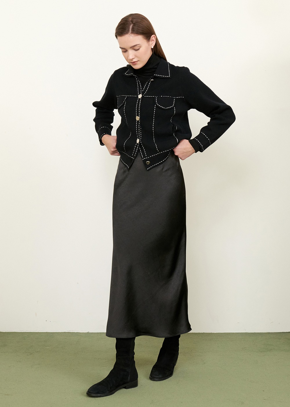 지젤 새틴 슬릿 스커트 Gisele Satin Side Slit Skirt-Black